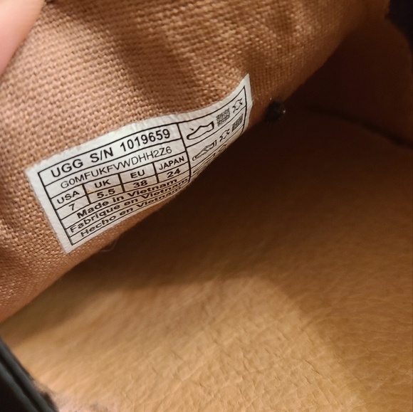 UGG Ricci Slip On Shoe size 7 in black sherpa EUC - Picture 5 of 6